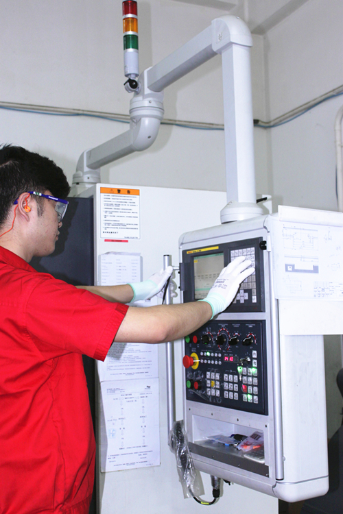 智能工廠中人機界面的顯示屏 如何當好向導